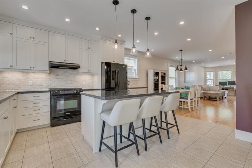 609 23 Avenue Sw, Calgary, AB - Indoor Photo Showing Kitchen With Upgraded Kitchen