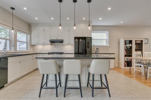 609 23 Avenue Sw, Calgary, AB - Indoor Photo Showing Kitchen With Upgraded Kitchen