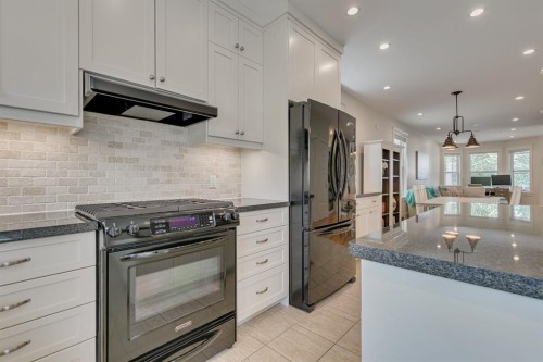 609 23 Avenue Sw, Calgary, AB - Indoor Photo Showing Kitchen With Upgraded Kitchen