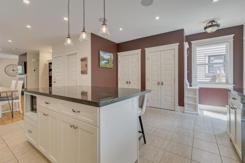 609 23 Avenue Sw, Calgary, AB - Indoor Photo Showing Kitchen