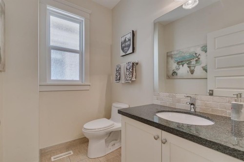 609 23 Avenue Sw, Calgary, AB - Indoor Photo Showing Bathroom