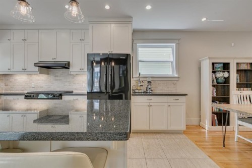 609 23 Avenue Sw, Calgary, AB - Indoor Photo Showing Kitchen
