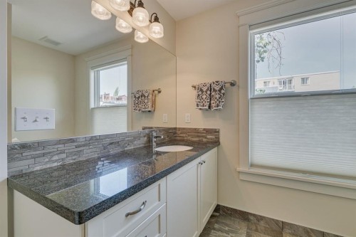609 23 Avenue Sw, Calgary, AB - Indoor Photo Showing Bathroom