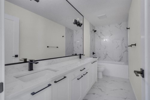 14 Ranchers Meadows, Okotoks, AB - Indoor Photo Showing Bathroom
