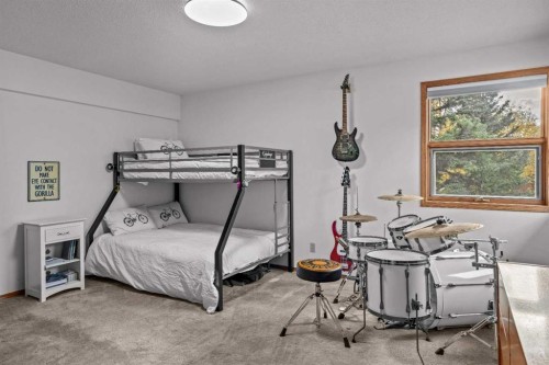 13 Riverview Place, Canmore, AB - Indoor Photo Showing Bedroom