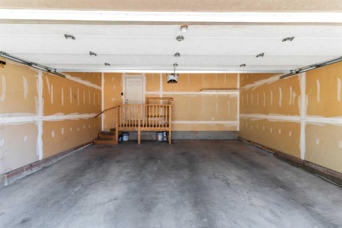 77 Auburn Glen Common Se, Calgary, AB - Indoor Photo Showing Garage