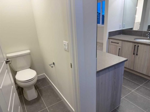 92 Sundown Crescent, Cochrane, AB - Indoor Photo Showing Bathroom