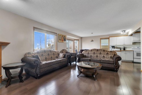 717 Coral Springs Boulevard Ne, Calgary, AB - Indoor Photo Showing Living Room
