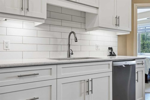 2347-2330 Fish Creek Boulevard Sw, Calgary, AB - Indoor Photo Showing Kitchen With Upgraded Kitchen