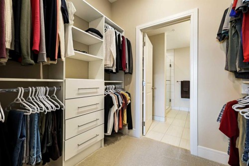 2347-2330 Fish Creek Boulevard Sw, Calgary, AB - Indoor With Storage