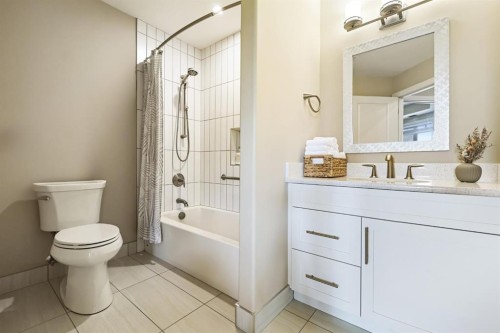 2347-2330 Fish Creek Boulevard Sw, Calgary, AB - Indoor Photo Showing Bathroom