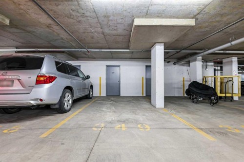 2347-2330 Fish Creek Boulevard Sw, Calgary, AB - Indoor Photo Showing Garage