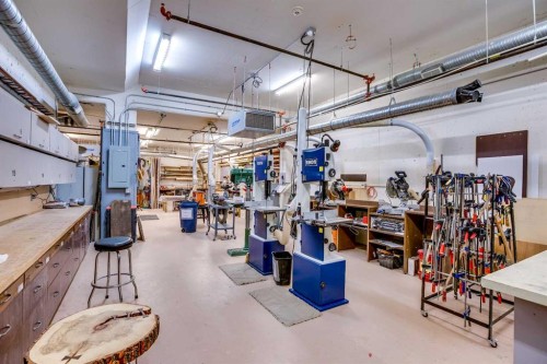 2347-2330 Fish Creek Boulevard Sw, Calgary, AB - Indoor Photo Showing Garage