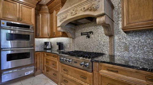 1911 13 Avenue Nw, Calgary, AB - Indoor Photo Showing Kitchen
