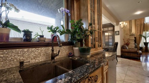 1911 13 Avenue Nw, Calgary, AB - Indoor Photo Showing Other Room