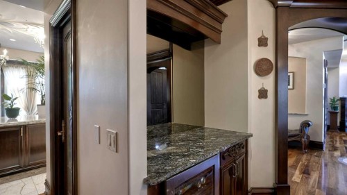 1911 13 Avenue Nw, Calgary, AB - Indoor