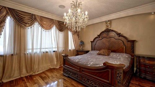 1911 13 Avenue Nw, Calgary, AB - Indoor Photo Showing Bedroom