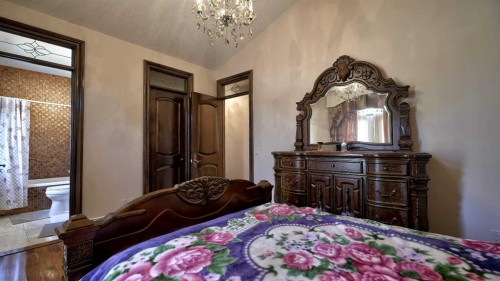 1911 13 Avenue Nw, Calgary, AB - Indoor Photo Showing Bedroom