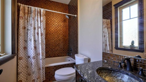 1911 13 Avenue Nw, Calgary, AB - Indoor Photo Showing Bathroom