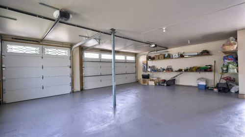 1911 13 Avenue Nw, Calgary, AB - Indoor Photo Showing Garage