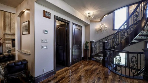 1911 13 Avenue Nw, Calgary, AB - Indoor Photo Showing Other Room