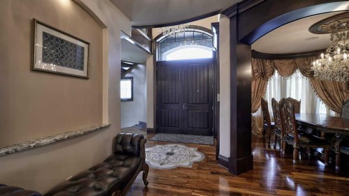 1911 13 Avenue Nw, Calgary, AB - Indoor Photo Showing Other Room