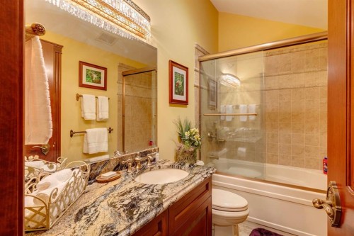 240046 284, Rural Kneehill County, AB - Indoor Photo Showing Bathroom