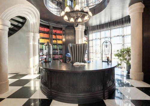732 Crescent Road Nw, Calgary, AB - Indoor Photo Showing Kitchen