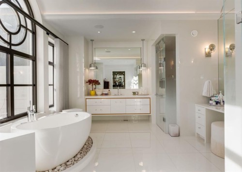 732 Crescent Road Nw, Calgary, AB - Indoor Photo Showing Bathroom