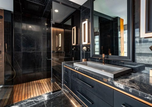 732 Crescent Road Nw, Calgary, AB - Indoor Photo Showing Bathroom