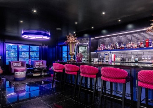 732 Crescent Road Nw, Calgary, AB - Indoor Photo Showing Other Room