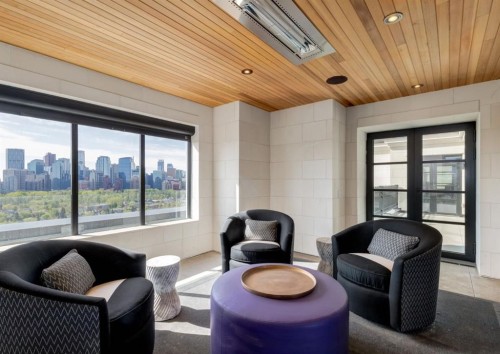 732 Crescent Road Nw, Calgary, AB -  Photo Showing Living Room