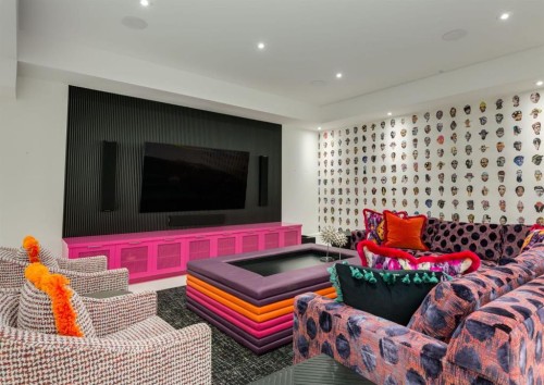 732 Crescent Road Nw, Calgary, AB - Indoor Photo Showing Living Room