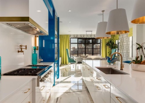 732 Crescent Road Nw, Calgary, AB - Indoor Photo Showing Kitchen