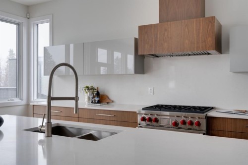 711 Imperial Way Sw, Calgary, AB - Indoor Photo Showing Kitchen With Double Sink