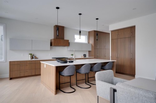 711 Imperial Way Sw, Calgary, AB - Indoor Photo Showing Kitchen