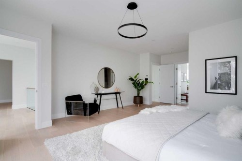 711 Imperial Way Sw, Calgary, AB - Indoor Photo Showing Bedroom