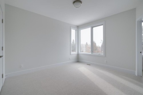 711 Imperial Way Sw, Calgary, AB - Indoor Photo Showing Other Room