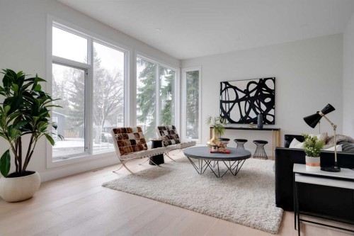 711 Imperial Way Sw, Calgary, AB - Indoor Photo Showing Living Room