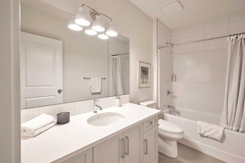 219 Calais Drive Sw, Calgary, AB - Indoor Photo Showing Bathroom