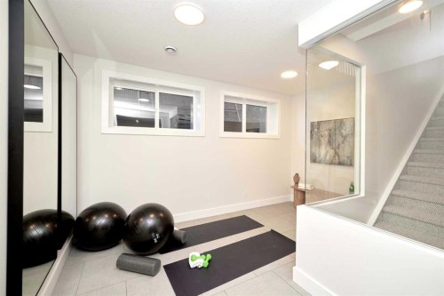 219 Calais Drive Sw, Calgary, AB - Indoor Photo Showing Other Room