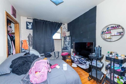1826 38 Street Se, Calgary, AB - Indoor Photo Showing Other Room