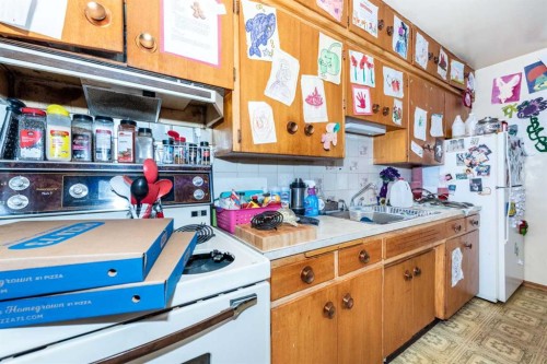 1826 38 Street Se, Calgary, AB - Indoor Photo Showing Kitchen
