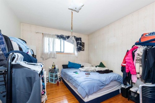 1826 38 Street Se, Calgary, AB - Indoor Photo Showing Bedroom