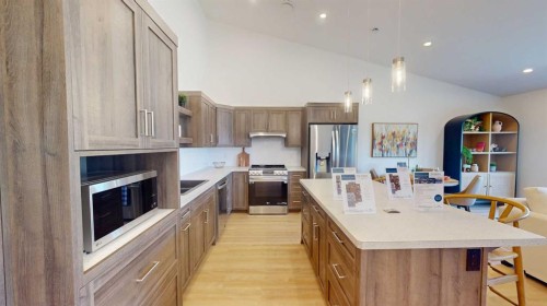 731 7 Avenue West, Cardston, AB - Indoor Photo Showing Kitchen With Upgraded Kitchen