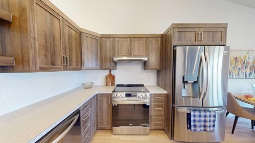 731 7 Avenue West, Cardston, AB - Indoor Photo Showing Kitchen