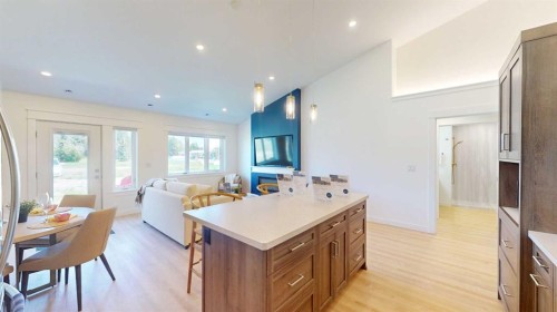 731 7 Avenue West, Cardston, AB - Indoor