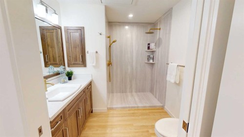 731 7 Avenue West, Cardston, AB - Indoor Photo Showing Bathroom