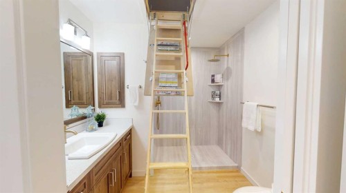 731 7 Avenue West, Cardston, AB - Indoor Photo Showing Bathroom