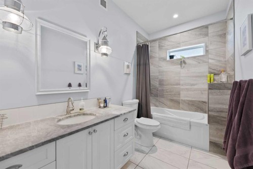 32325 Range Road 24, Rural Mountain View County, AB - Indoor Photo Showing Bathroom